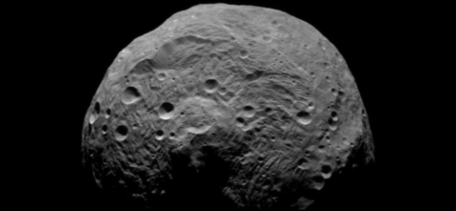 Candidato a Planeta Enano, el -aún- asteroide Vesta, es el segundo cuerpo más grande del Cinturón de Asteroides visto por la sonda Dawn. (Cortesía: NASA)