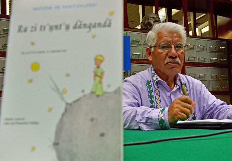 Raymundo Isidro Alavez, traductor al otomí del libro El Principito, de Antoine de Saint-Exupéry.