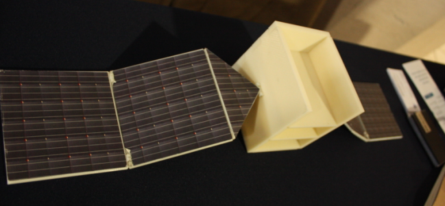 Modelo de paneles solares de silicio monocristalino para SATEX 2. (Cortesía: Dr. Alejandro Pedroza – BUAP)